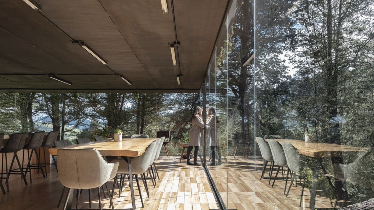 BackStudioMilan's tweet photo. This Casa Mirador home was extended by Rama Estudio by using glass and metal framing. Isn't it amazing? Images by JAG Studio #amazingarchitecture #conceptual #design #architects #project #home #architecturestudents #architecturecourse https://t.co/JVwZpbbzq0