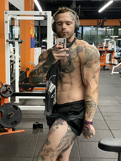 14 days left to become a shreddy daddy for my first body building comp.💪❤️ https://t.co/qDZDD5V3oP<a href="/tag/mvsales"class="tags"><span>#mvsales</span></a><a href="/tag/mvboys"class="tags"><span>#mvboys</span></a>