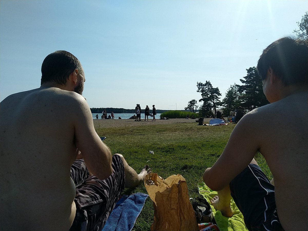 Out on a little weekend beach trip with <a href="/CapehFluff/">Capeh</a> &amp; <a href="/AorooHusky/">Aoroo</a> 🏖️🐶 🐶🦊