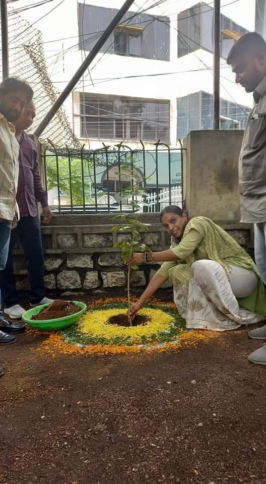 pvijayareddy1's tweet photo. On the occasion of Our dynamic leader @KTRTRS Anna Birthday  Planted saplings at Erramanzil colony ground along with Trs leaders . 
#GreenIndiaChallenge 
@MPsantoshtrs https://t.co/TeGOZZ53BW