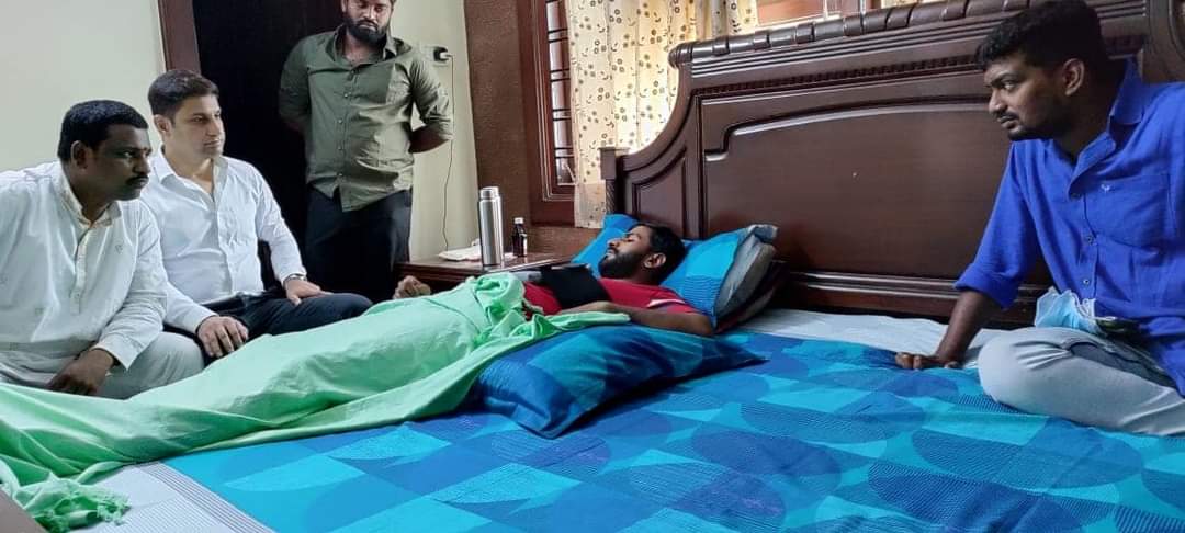 ferozkhaninc's tweet image. Team #MohammedferozKhan followed by Tpcc Secretary Rashed Khan met @TSNSUI president @VenkatBalmoor garu at his residence to inquire about the incident of his Rib fracture happened while protesting at Indira Park &amp;amp; his health condition.

#Adminpost