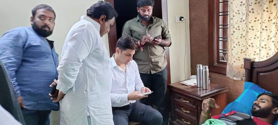 ferozkhaninc's tweet image. Team #MohammedferozKhan followed by Tpcc Secretary Rashed Khan met @TSNSUI president @VenkatBalmoor garu at his residence to inquire about the incident of his Rib fracture happened while protesting at Indira Park &amp;amp; his health condition.

#Adminpost
