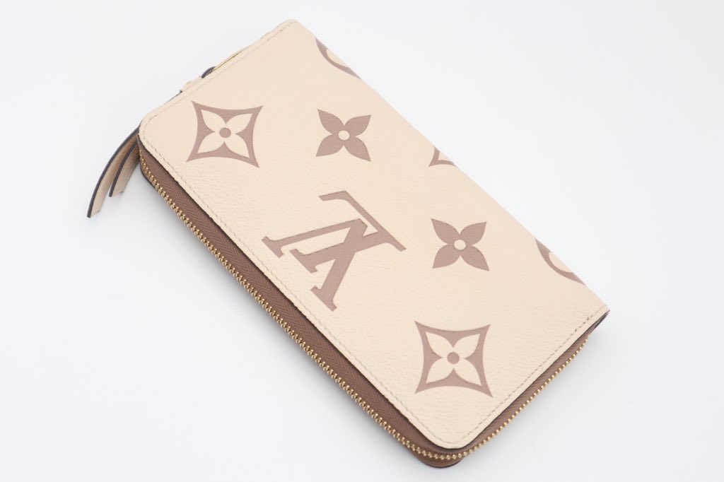 bicm_official's tweet photo. ●本日の入荷情報
【ブランド】LOUIS VUITTON
【商品名】モノグラム アンプラント バイカラー ジッピーウォレット 
【ランク】S
【店頭価格】￥135,000-
 
大人気❗️❗️現行完売品❗️❗️

リユースショップ では、レアなモデルも手に入ります😆✨✨
　　
🔻楽天市場
https://t.co/10W1538e45 https://t.co/dIRj4S5Mrf
