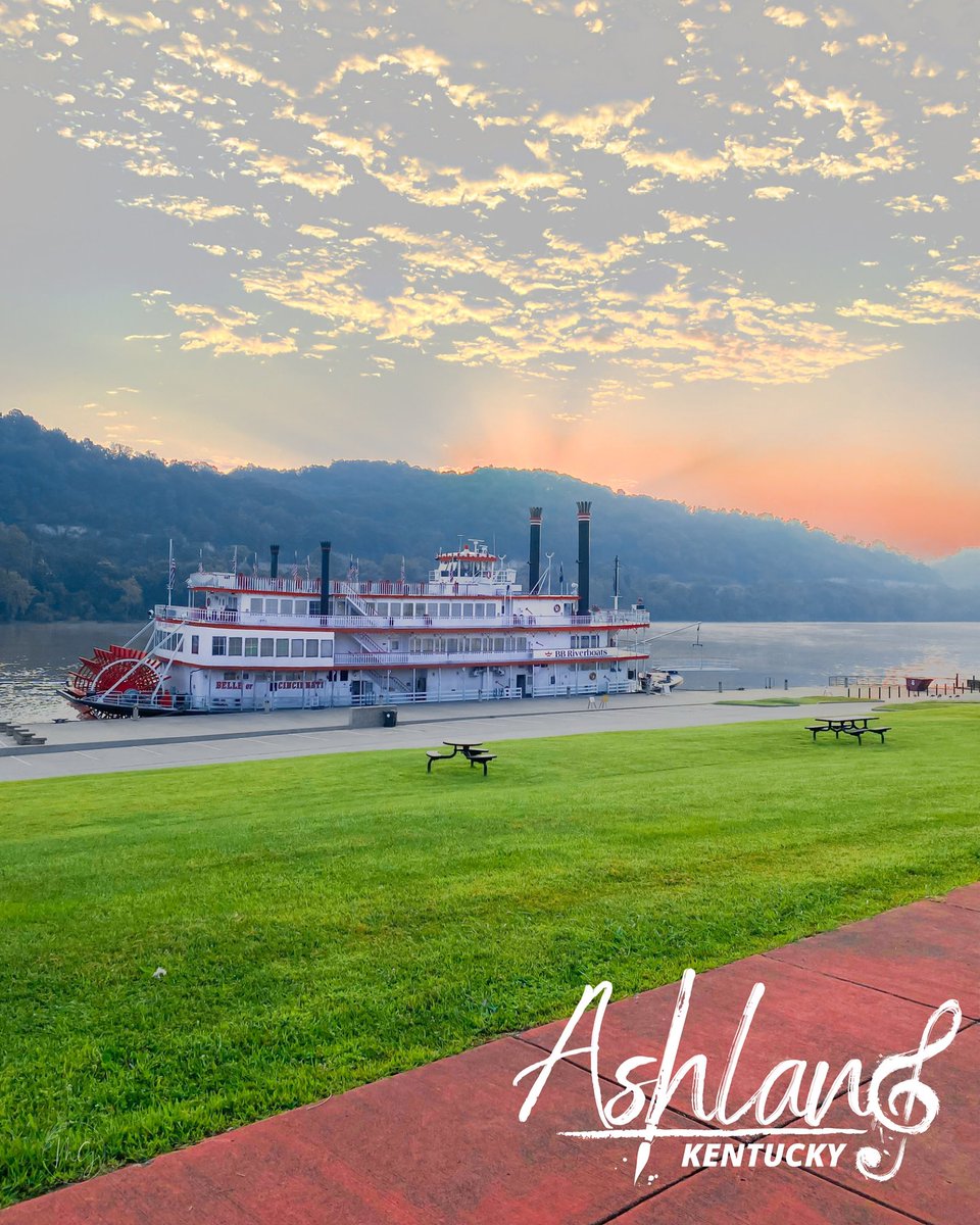 Ashland_KY's tweet photo. The Cincinnati Belle docked at the Port of Ashland today!
#ashlandky
#createwithusaky https://t.co/y3g8ozCGYV