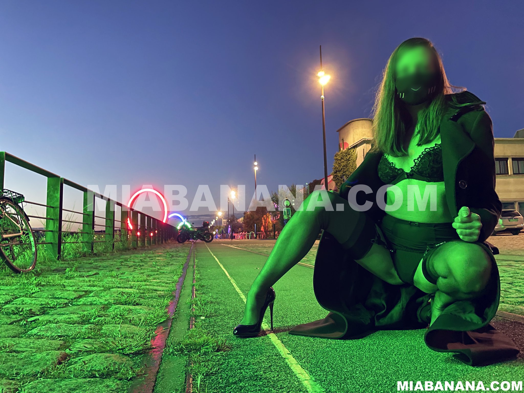 Mia Banana on X: Je cherche des idées de lieu à #nantes où m'exhiber et me  faire défoncer pour ma prochaine vidéo cadeau, des idées ? Si ce n'est pas  déjà fait,