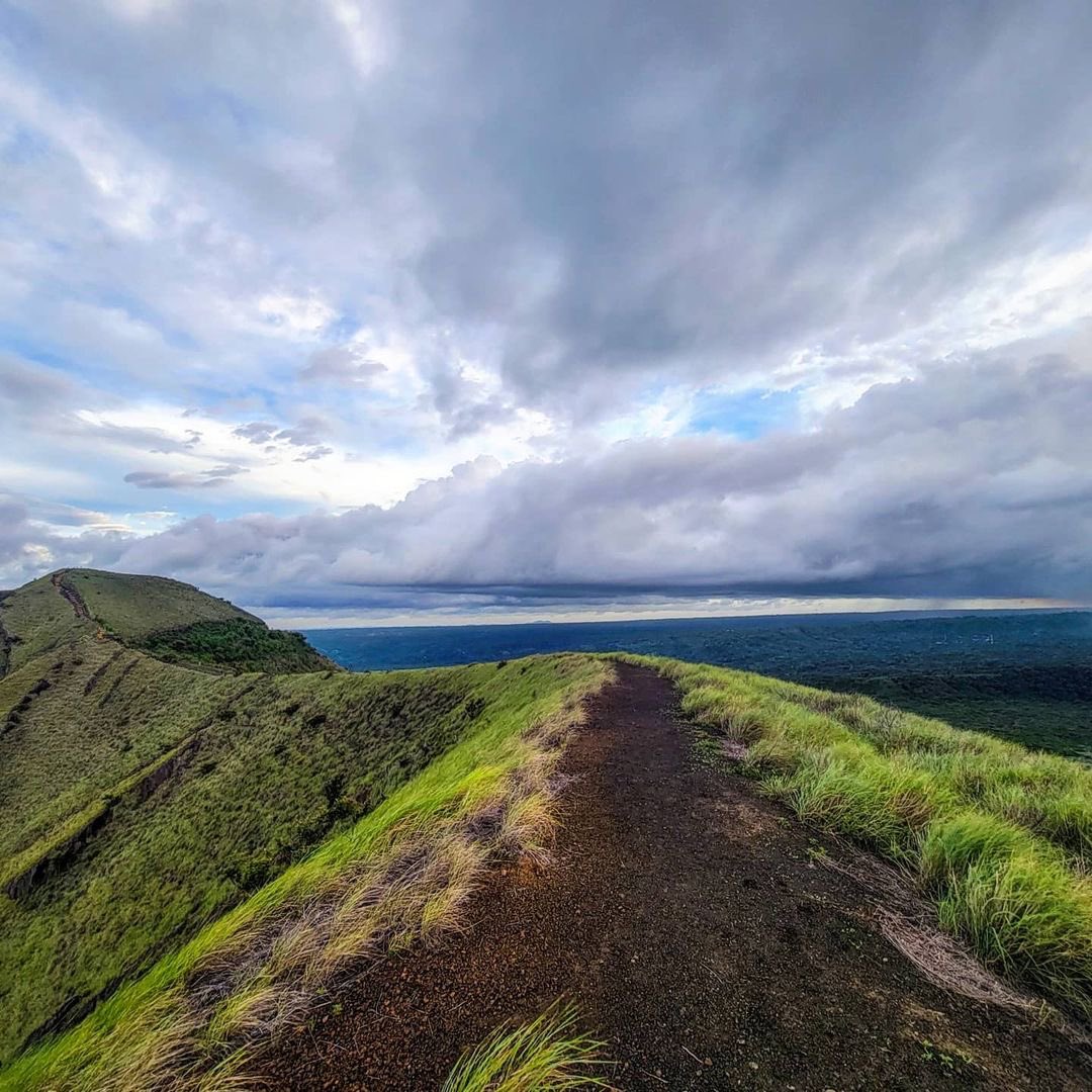 Posted • <a href="/frobelo/">Franklin Robelo</a> Ｖｏｌｃａｎ Ｍａｓａｙａ🌋
📸 @carrizval2 
.
.
.
#explore #adventure #travel #nicaragua #nica #nicaragua🇳🇮 #outdoors #landscape #happy #summer #optoutside #photography #neverstopexploring #photooftheday #eclectic_shotz #agameoftones