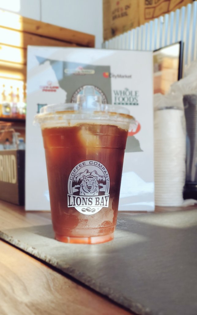 lionsbaycoffee's tweet image. Good morning!
#HappySaturday 
How are you starting your day? 
We're going with an iced #macchiato to get the day going. Let us take your day from ordinary to extraordinary! #bclocal #smallbatch #freshlyroasted #coffee
#welive4coffee ❤️☕🇨🇦
#northvan #westvan