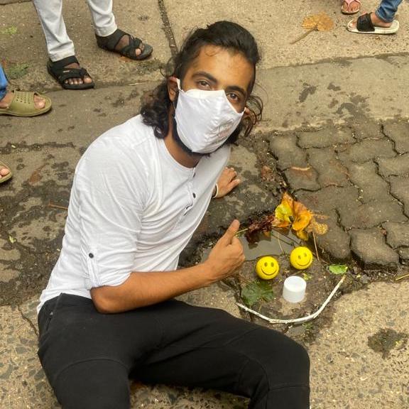 MegheArjun's tweet photo. Hi, meet my friends Johnny Gaddaar, Smiley Stephy &amp; Jerky Joseph😃 They've been by my side since childhood.. I just love to meet them everywhere I go in Worli.. Thank you dearest @mybmc &amp; MVA Govt for giving them free accommodation every year in a prime location like Worli✌️ https://t.co/heJmTZs37A