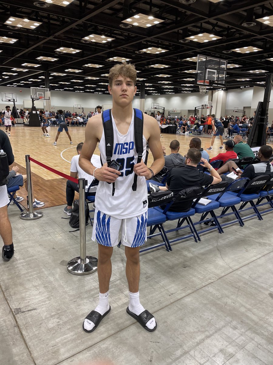 <a href="/KinseyLogan25/">Logan Kinsey</a> 37pts and 12rbs in a big W! Jeeshhh👀

<a href="/RyanJamesMN/">Ryan James</a> <a href="/FreshCoastHoops/">Fresh Coast Hoops</a> <a href="/PHCircuit/">Prep Hoops Circuit 🏀</a> <a href="/PrepHoops/">Prep Hoops 🏀</a> <a href="/streethistory/">StreetHistory Videos</a> #PrepHoops2k21