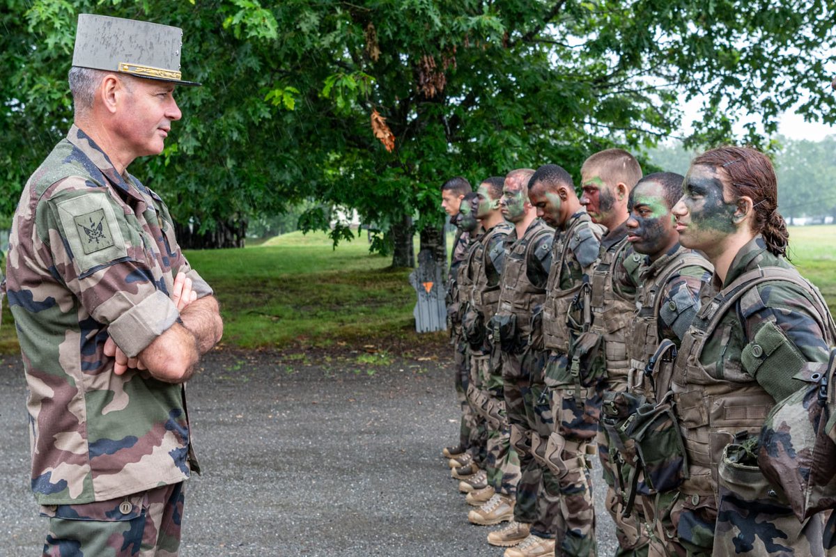 CEMAT_FR's tweet image. En visite au #CFIM de la #9BIMA. La formation de nos jeunes engagés est déterminante pour nos succès futurs. Il nous faut des combattants solides physiquement et moralement, capables de s’adapter aux circonstances les plus complexes #NosJeunesOPS