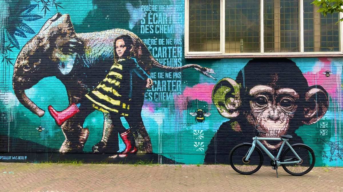 michadrost's tweet photo. Prachtige #streetart op #Rotsoord aan achterzijde LE:EN door #Pipsqueak! Complimenten, heel vet 👌🏼 #utrecht #netherlands #vanmoof https://t.co/2gQmdVIZ5E