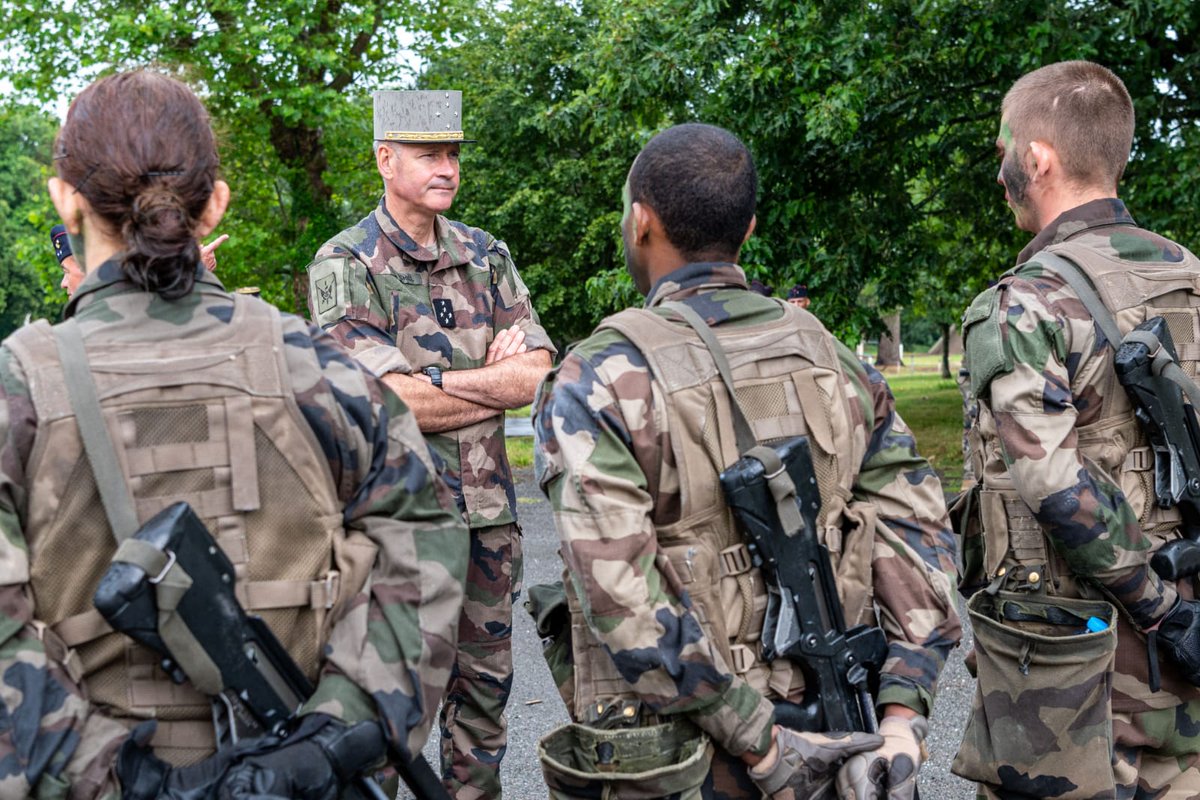 CEMAT_FR's tweet image. En visite au #CFIM de la #9BIMA. La formation de nos jeunes engagés est déterminante pour nos succès futurs. Il nous faut des combattants solides physiquement et moralement, capables de s’adapter aux circonstances les plus complexes #NosJeunesOPS