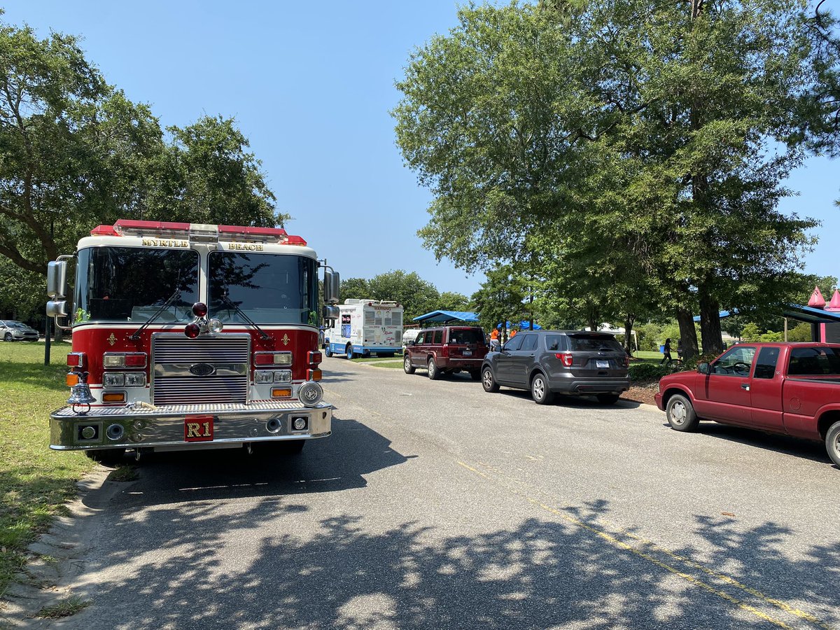 TomVest_MBPD's tweet photo. .@MyrtleBeachFire is here for ice cream and fun too. #coneswithcops https://t.co/u8TcPXGprq