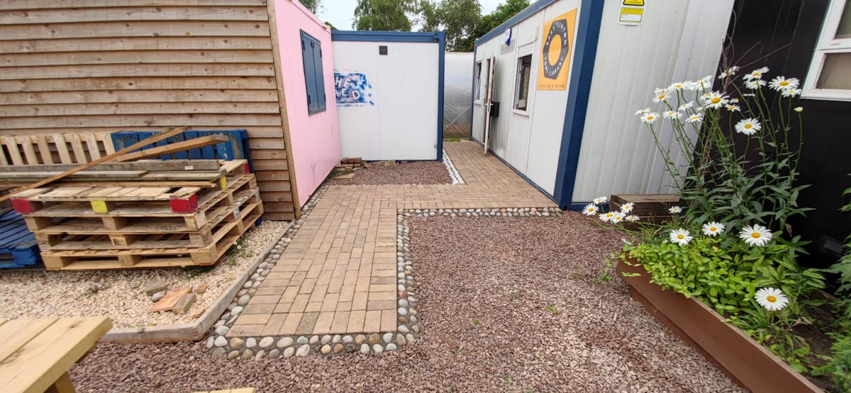 FixforaFuture's tweet image. Check out our fancy new path! 
Thanks to Tommy Dale of The Mart and Caledonian Horticulture for using leftover building materials to fantastic effect!
To view East Linton Tool Library's inventory: eastlintontoollibrary.myturn.com/.../inven.../b… 
To become a member: 
eastlintontoollibrary.myturn.com/library/