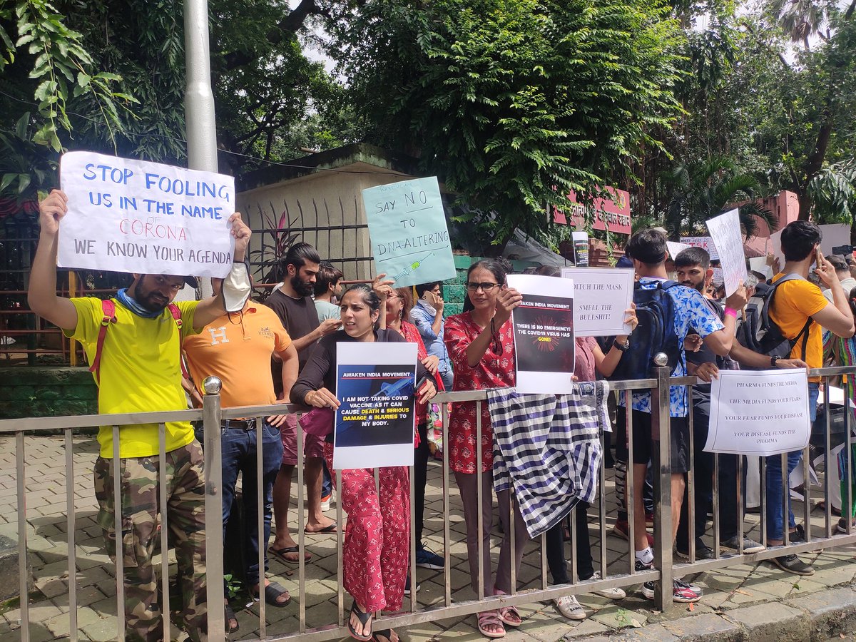 MaldeNimish's tweet photo. People demanding ending of lockdown at Veer Kotwal Udyan, Dadar (W)
#Mumbai
#LiftLockdown
@mumbaimatterz @local_mumbaikar @AAPMumbai
@PreetiSMenon @richapintoi @ranjeetnature @tweetsvirat @chaitanya_pm @mid_day @MiLOKMAT @mataonline @TOIMumbai @Mystic_Soul25 @mjdoshi https://t.co/3lLB9OzXIC