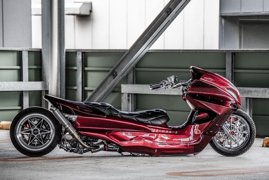 OnlySTYLE_JUN's tweet photo. やっと納車や〜
たのし〜！と思いきや
ヘッドライトのイカリング死亡
エアサス下がらなくなって死亡
そのままその日に入院
カスタム車両仕方ないことだが悔しい。完全に治してリベンジ
撮影ありがとうございました🙇 https://t.co/zPUIqw1yMo