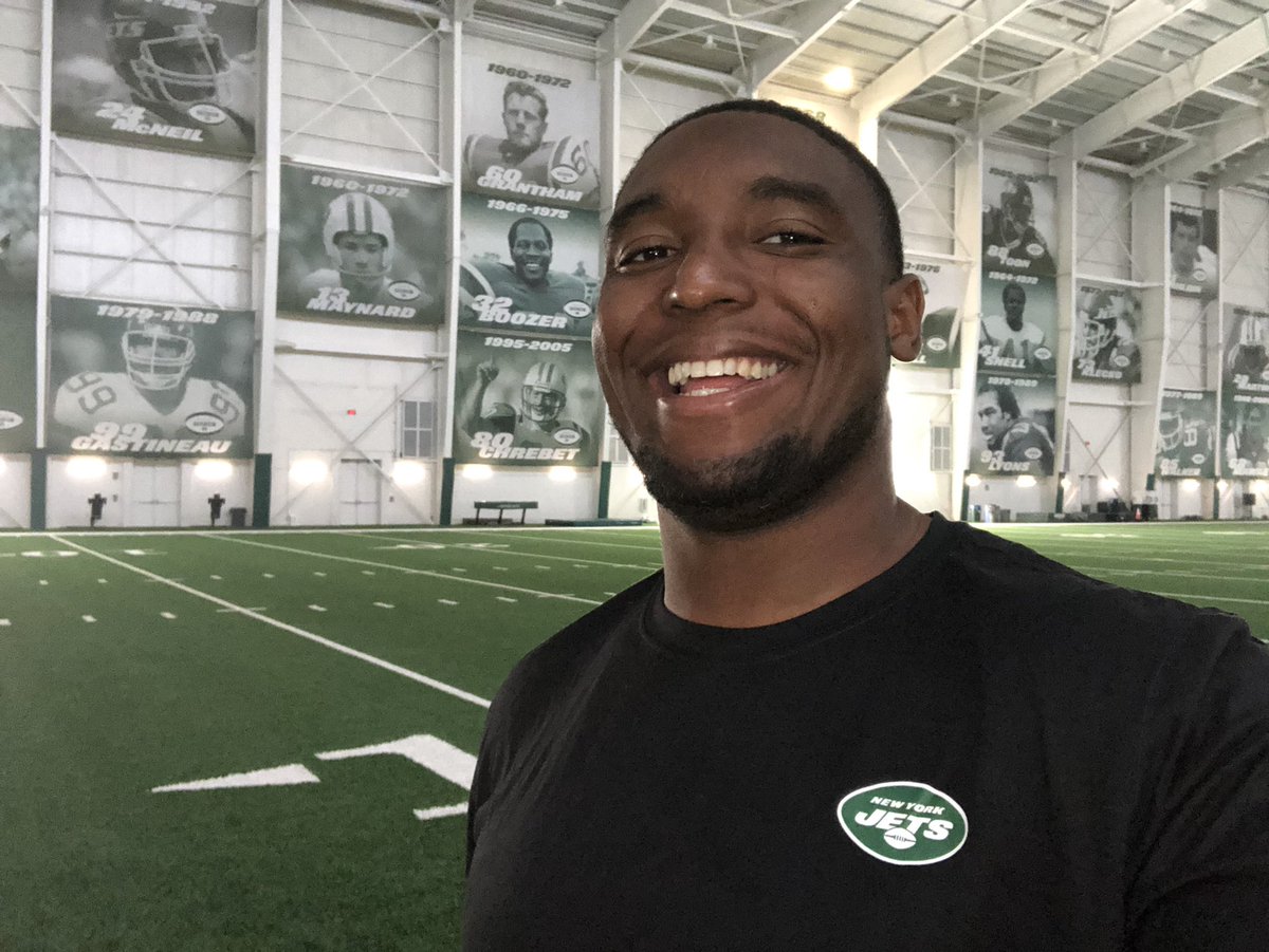 Enrique__Davis's tweet photo. It’s an honor to be selected to Coach with the New York Jets. I am now and will forever be grateful. #GodIsLove #AllGasNoBreak #NFL 🏈 #BillWalsh #CoachEnriqueDavis #StrivingForExcellenceDaily #AscendToGreatness #AGNB ✈️ https://t.co/OZAwUZapO3