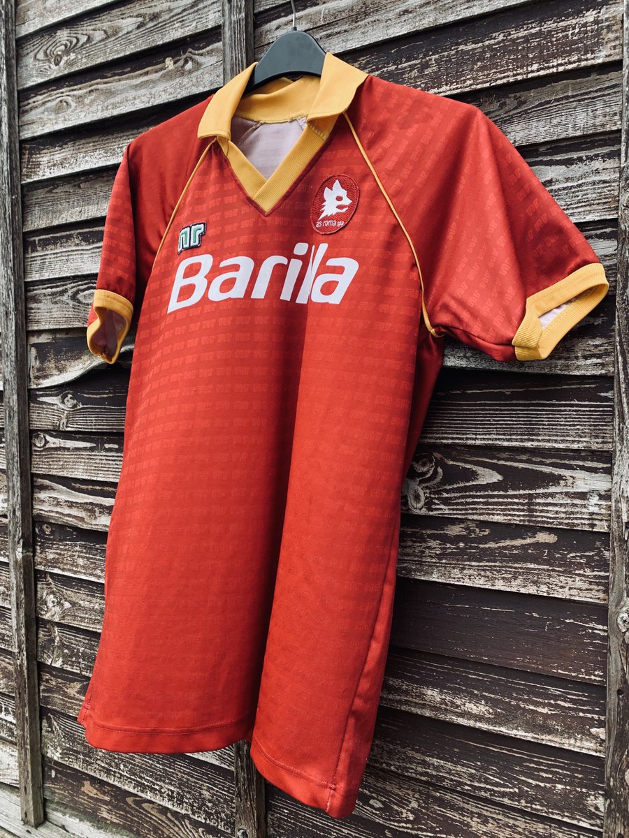 ClassicsMorales's tweet photo. Secured a grail this week in the 90-91 @ASRomaEN by #enerre from @niclassicshirt. Excellent selection of shirts on offer at good prices, may have to go back for more! #ASRoma #classicfootballshirts #dajeRoma https://t.co/3G0JnvgC5r
