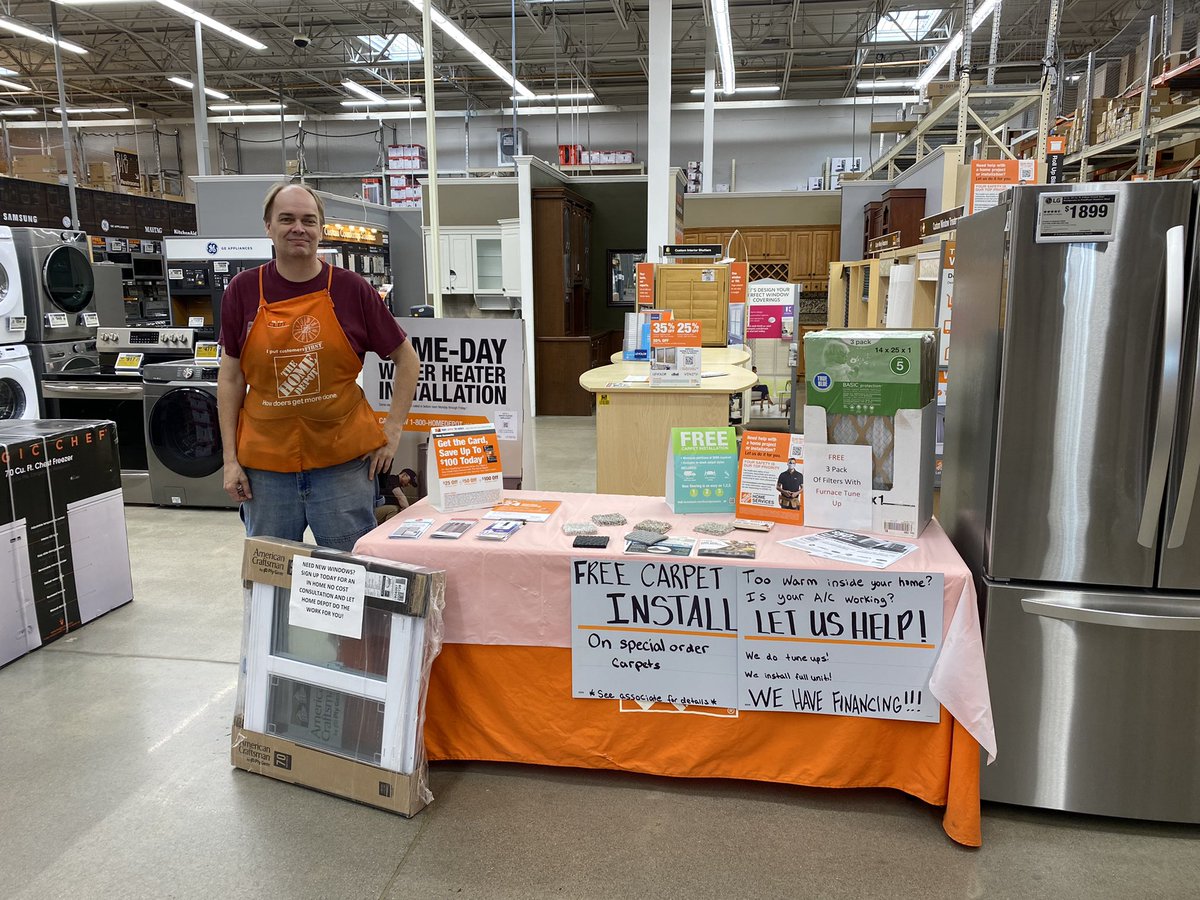 Cliff is ready to rock and roll at the lead table on this fine Saturday! <a href="/TheSuzetteJ/">Suzette Johnson</a> <a href="/AngieSuePet1/">Angela Peterson</a> <a href="/gopher006/">Anthony Pacheco</a> <a href="/belford_melissa/">Melissa Beth Belford</a>