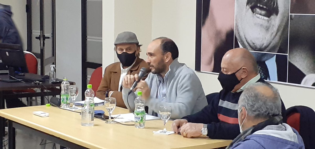 ucr_comiteRvia's tweet photo. Ayer en la Casa Radical de Rivadavia recibimos a @JoseThomasOk y a #Gustavo_Capone en el marco del Ciclo de charlas-debate donde abordamos la temática EDUCACIÓN participaron además el intendente @MiguelRoncoOk #HugoMartin delegado zona este y @cjfornasari (U.C.R Rivadavia)@MzaDGE https://t.co/qEKfU4XJ9Y