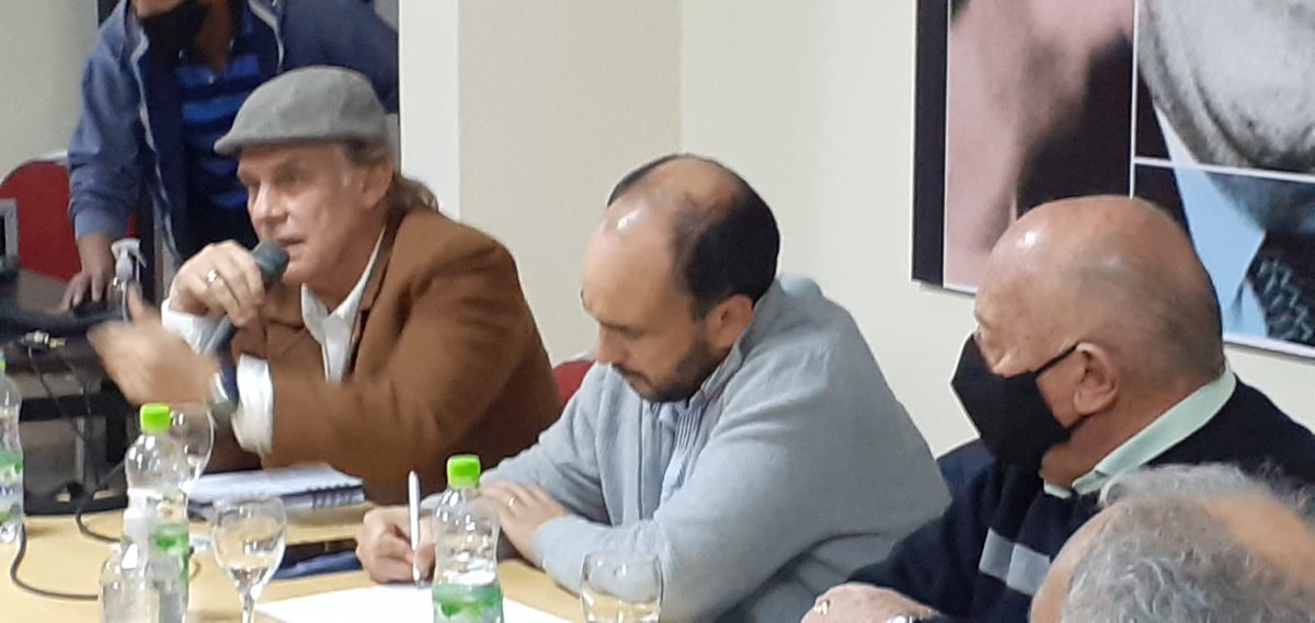 ucr_comiteRvia's tweet photo. Ayer en la Casa Radical de Rivadavia recibimos a @JoseThomasOk y a #Gustavo_Capone en el marco del Ciclo de charlas-debate donde abordamos la temática EDUCACIÓN participaron además el intendente @MiguelRoncoOk #HugoMartin delegado zona este y @cjfornasari (U.C.R Rivadavia)@MzaDGE https://t.co/qEKfU4XJ9Y