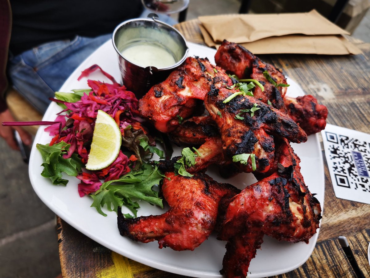 Beers and spicy wings from <a href="/ChaatCart/">chaat cart 🐝 aarti</a> <a href="/TheProduceHall/">The Produce Hall</a>. Top summer afternoon. Thanks guys. 💪🌞😁