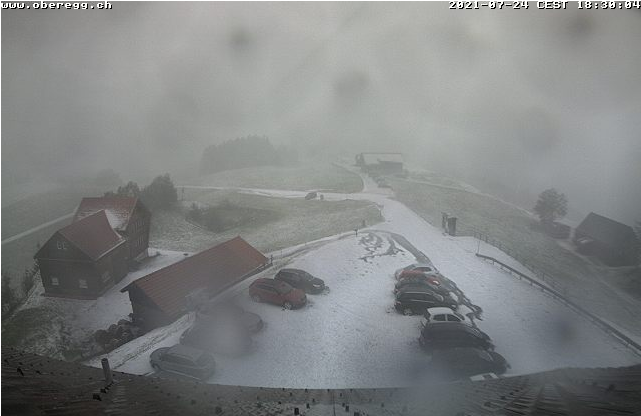 MeteoNewsAG's tweet photo. Was für ein Bild... In der Gemeinde #Oberegg (AI) brachten die #Gewitter #Hagel und extreme Niederschlagsraten. In #Appenzell wurden in nur 10 Minuten über 33 mm #Niederschlag registriert! (ss)
Bildquelle: https://t.co/Cc5V7Ewu5Y https://t.co/XTa9BfDWUm