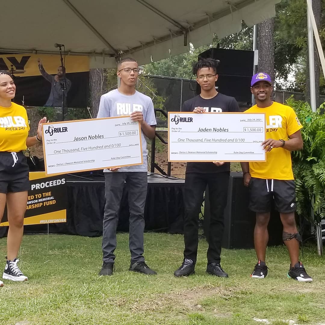 EESHSCounseling's tweet photo. Thank you for awarding the Inaugural Darius *DJ Ruler * Memorial scholarship to Jaden and Jason Nobles! They will attend @ncatsuaggies in the fall! #bornofneed #destinedtoserve #strivingtoexcel @kbwilliams76 @eesmithhigh @ChazLamont #rulerDay #DariusDawson #thankyou https://t.co/iemX0Wt2Da