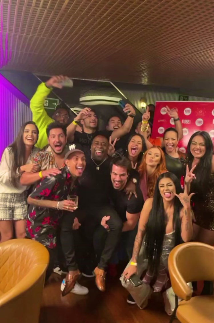 Melmmel1's tweet image. E a festa continua! Uhuuuu #TeamPombo #MaritheusCampeao