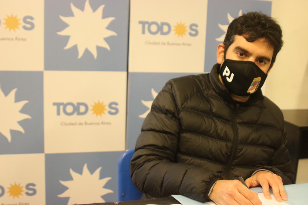 Salimos a la cancha para fortalecer al @TodosCaba y poner a la Argentina de pie. Gracias <a href="/alferdez/">Alberto Fernández</a> y <a href="/CFKArgentina/">Cristina Kirchner</a>.