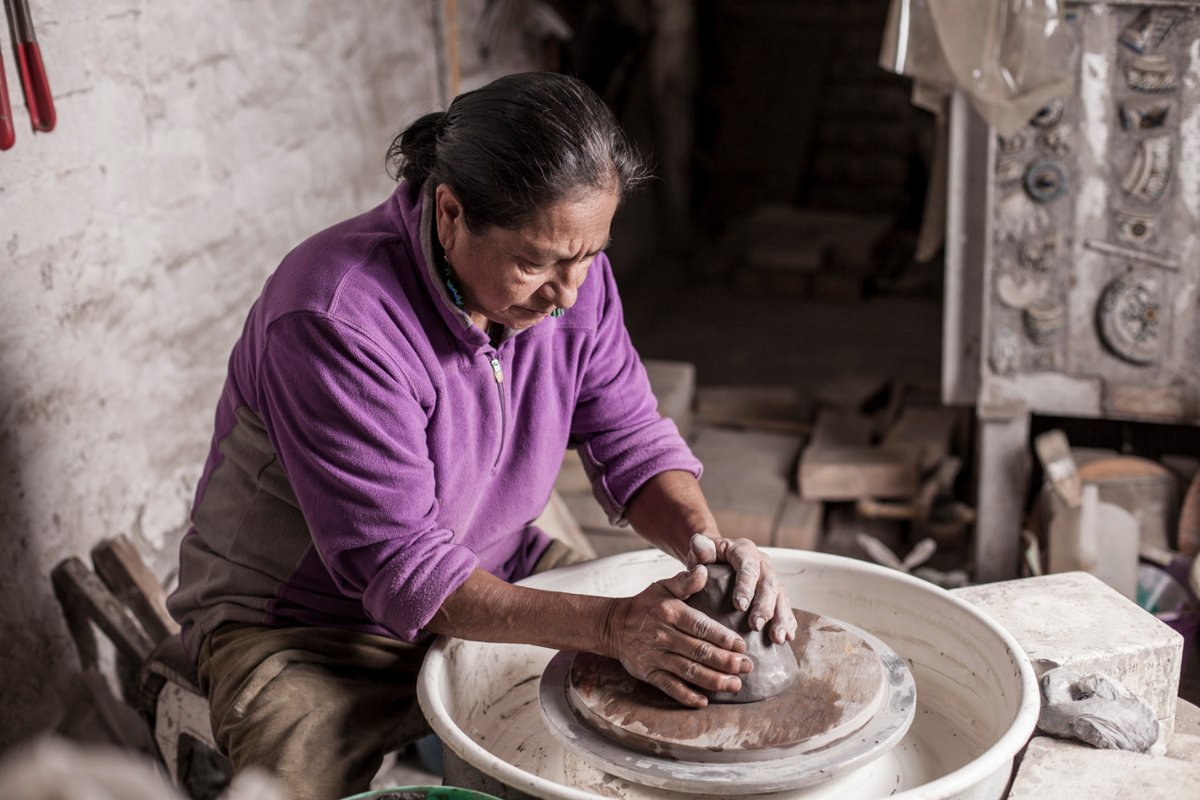 Fonart_mx's tweet photo. Conoce el trabajo de la cooperativa Mujeres Alfareras de Tláhuac en la feria artesanal Lo bello y lo útil 🏺

Te esperamos del 28 de julio al 1 de agosto 

📍Explanada de la @SE_mx   (Pachuca 189, col. Condesa)

📍Casa Miguel Alemán | @CC_LosPinos  

#VolverAVerte #LoBelloYLoÚtil https://t.co/muRcRMOGDz