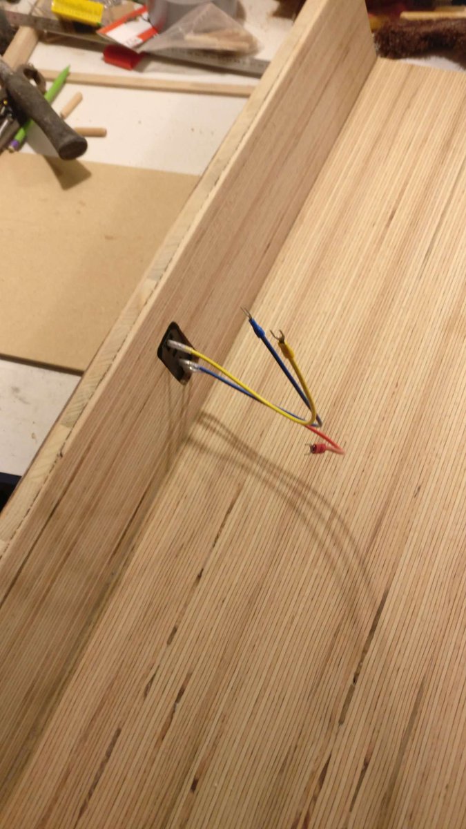 Syntaxil's tweet photo. Lots of things happens since last post. Main issue :  Multiline beech is a massive pain to handle, I had to redo everything that is not side panels. Now, I'm using tri pli multiline beech and it's a complete different story, awesome. 
Here are some pictures of today's session. https://t.co/W2e0Z0SAfN