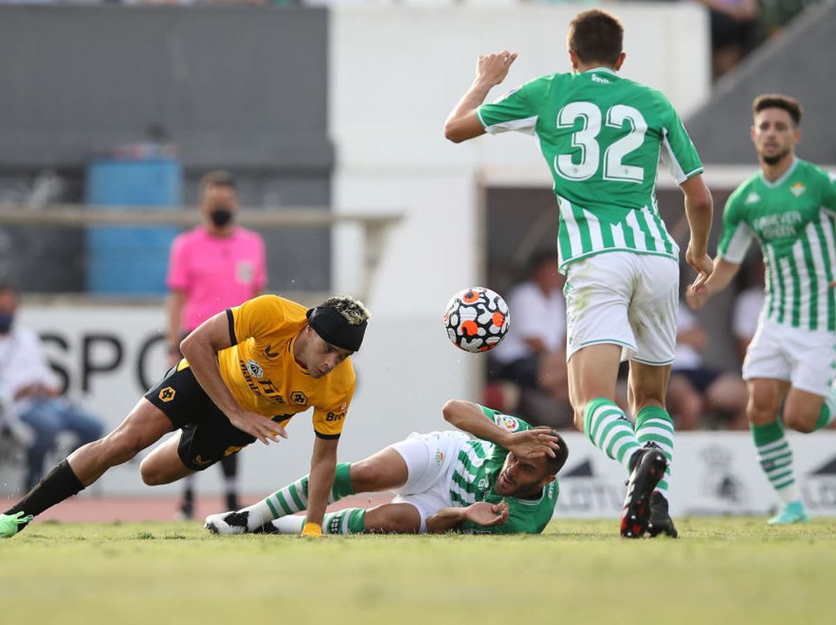 LigActu's tweet photo. ⏱️ Real Betis 0⃣-1⃣ Wolverhampton 🏴
⚽️ Cutrone (83')
#RealBetisWolves https://t.co/Tloi2EXobA