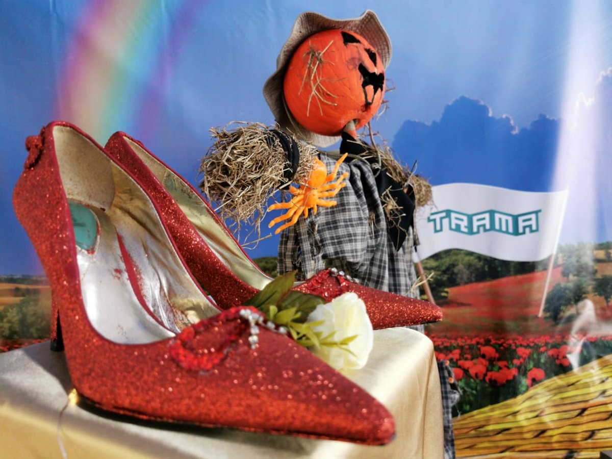 ¡Ven a vivir una historia de película en Ciudad Esmeralda! 👠👀 Te esperamos en #JardínLecturaViva de la #ParadaJuvenil de la <a href="/FiestaLibro/">Fiesta del Libro</a>. ¡Nos emociona mucho volverlos a ver en la presencialidad! 🤓 Te esperamos. 📚