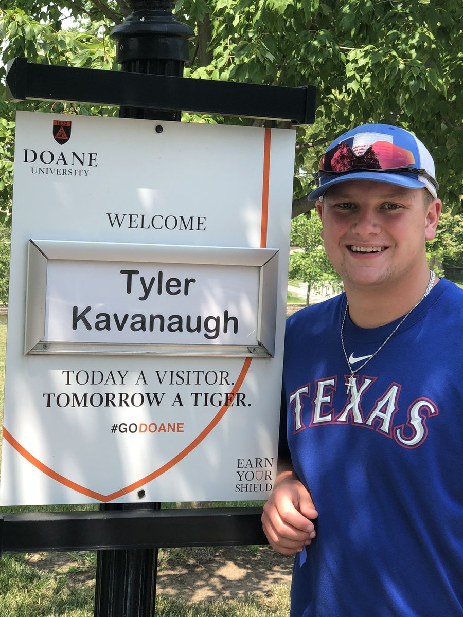 TKav55's tweet photo. Great visit at @DoaneUniversity. I had the pleasure to speak with @BesslerChris and President @drrogerhughes! https://t.co/GMTwgwxCHF
