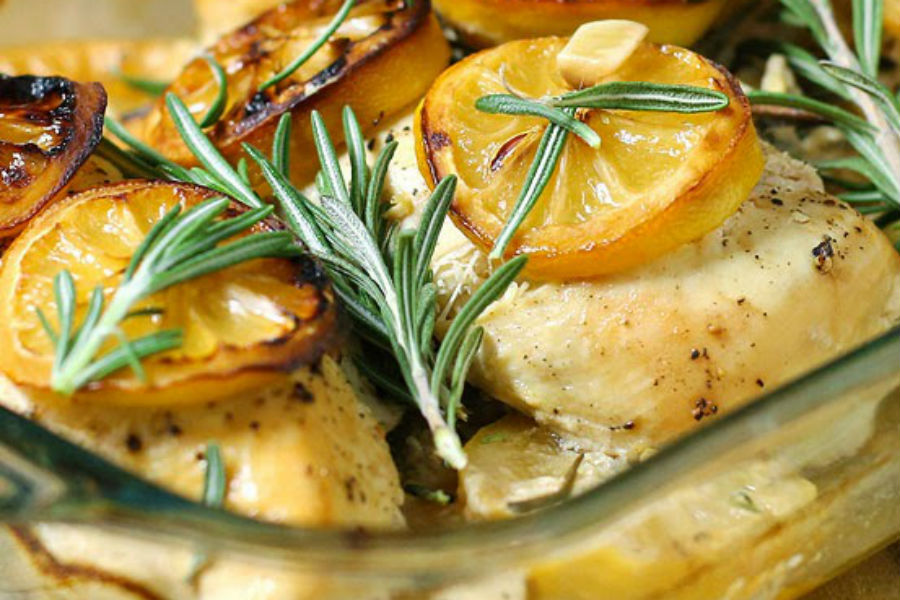 Pechugas de pollo🐔 con limón🍋 y romero al horno. ow.ly/pxdZ50FBVrB