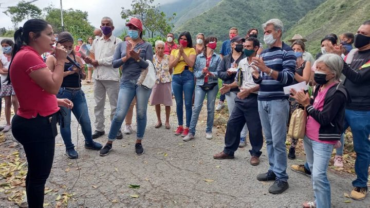 ASN_HC's tweet photo. #AsíLoDijo || @AngieQuintanaP1 "Desde los cerrillos recorriendo sector por sector, de la mano de nuestro pueblo valerano que esté #8Ago saldremos en familia a respaldar al candidato de la Patria @HugoCabezas78 Gobernador @AngieQuintanaP1 Alcaldesa"
#PSUV #25Jul #HugoEsAmor https://t.co/XooKljgpIS