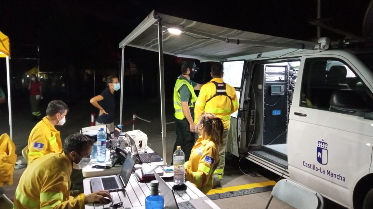 Plan_INFOCAM's tweet photo. En un día complejo, con #IPP 🔥MUY ALTO o 🟥EXTREMO en #Albacete:

▶️En #IFLiétor se estiman unas 1.000 ha afectadas  y se incorporará la @UMEgob a colaborar en labores de extinción.  

▶️En #IFTobarra se estiman unas 200 ha.

Continúan las labores de extinción en #IIFF, https://t.co/GX6m2rFznA