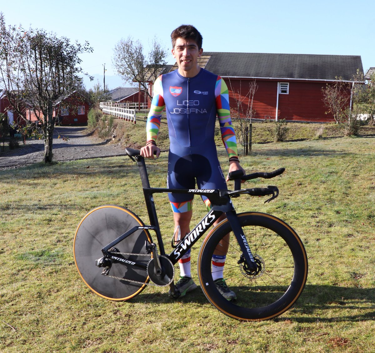 Felicitaciones 👏👏👏 a Gabriela Alarcón Medina 🥇y a José Luis "Pipo" Rodríguez Aguilar🥇del Club de Ciclismo Josefina Aguirre Montenegro, quienes participan en el 1er Campeonato Nacional de Ruta Junior - Elite y Sub 23 #PuertoMontt
¡Éxito en las próximas competencias!!!! 🚵‍♀️🚵‍♂️