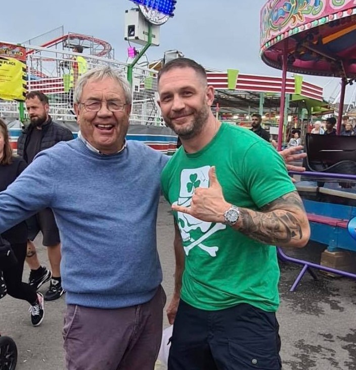 STUNNED visitors did a double take when Hollywood actor and TV star Tom Hardy visited Barry Island Pleasure Park on Saturday, 24th July.

BAFTA award winner Tom Hardy met Pleasure Park owner, Henry Danter and chatted to public during his visit.  #Barry

glamorganstar.co.uk/tom-hardy-savo…