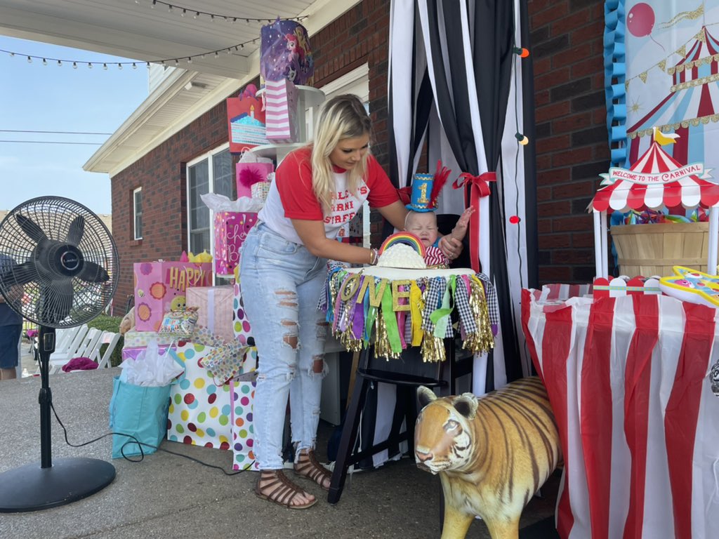 annabel_thorpe's tweet photo. Charley Quarles is finally getting a moment to live like any other kid and celebrate her 1st birthday. Charley has stage 3 neuroblastoma, and her family didn’t think she’d have a 1st birthday at all. But today, it happened! Watch @WLKY for more on this incredibly special day. https://t.co/tBeZou7MUe