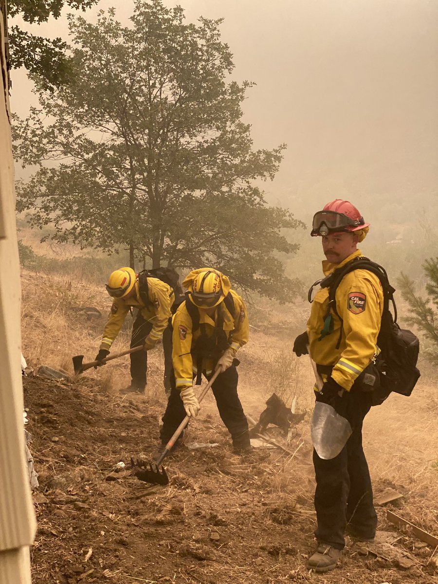 CALFIRECZU's tweet photo. Coastside Engine 40’s crew is working hard on the #DixieFire! 🔥#TeamEffort #CaWx @CityofHMB #StructureDefense https://t.co/J02OBLTRtN