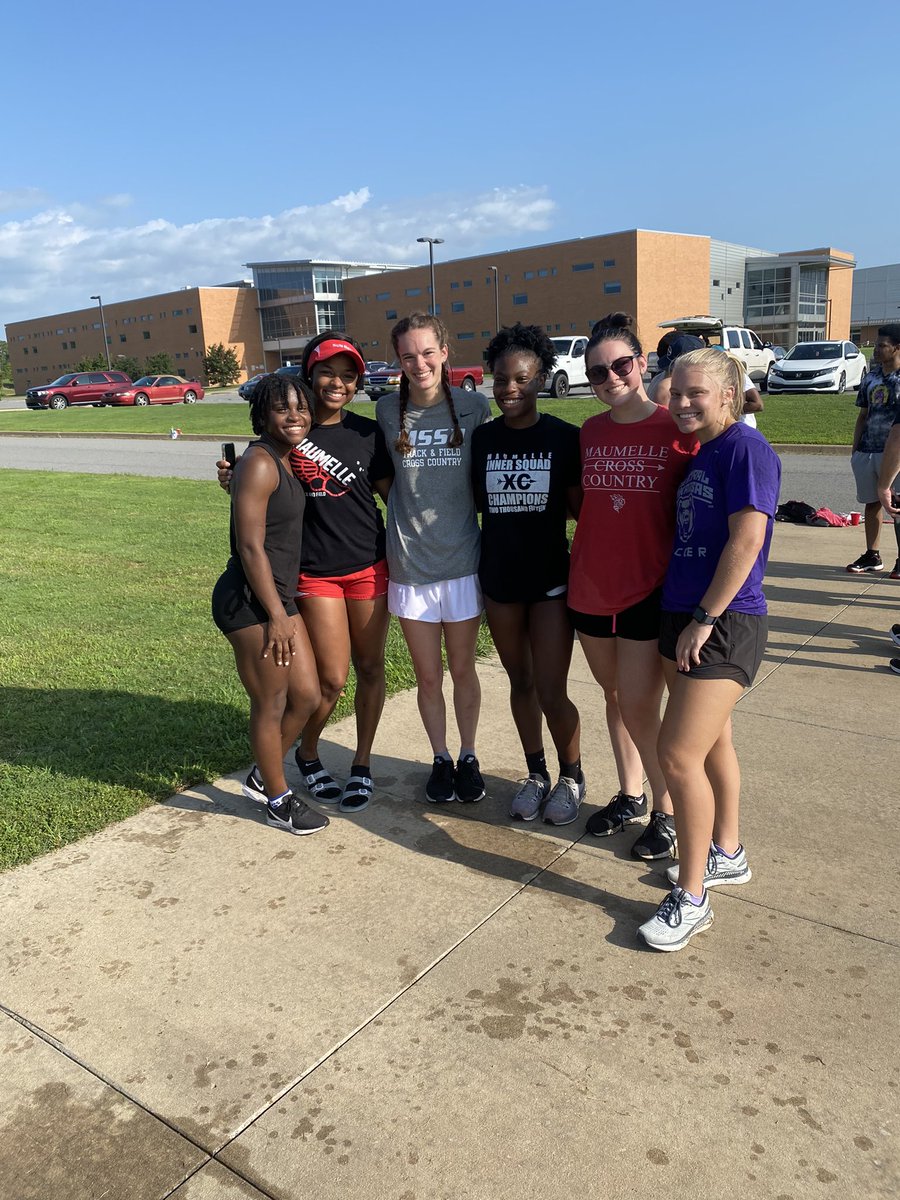 ClaireLuallen's tweet photo. i would only go for a run at 8am for these people https://t.co/k359gd0hMw