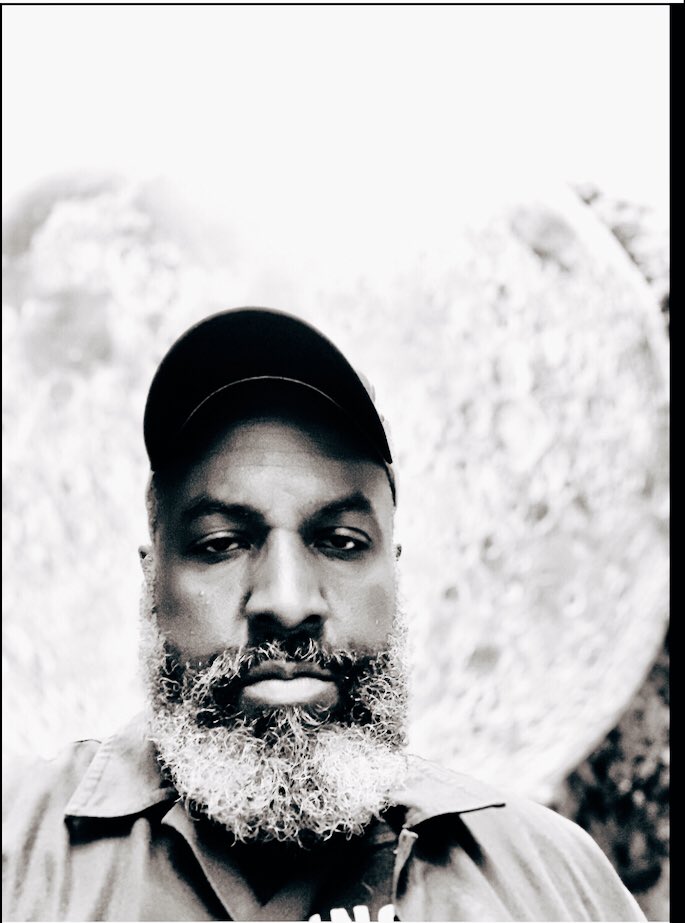 rrobinson72's tweet photo. Fat faced acned moon / why do you follow me through / this black velvet night.
#haiku #moonchapel #moononyourback #wildmoon https://t.co/ly0ozYoinN