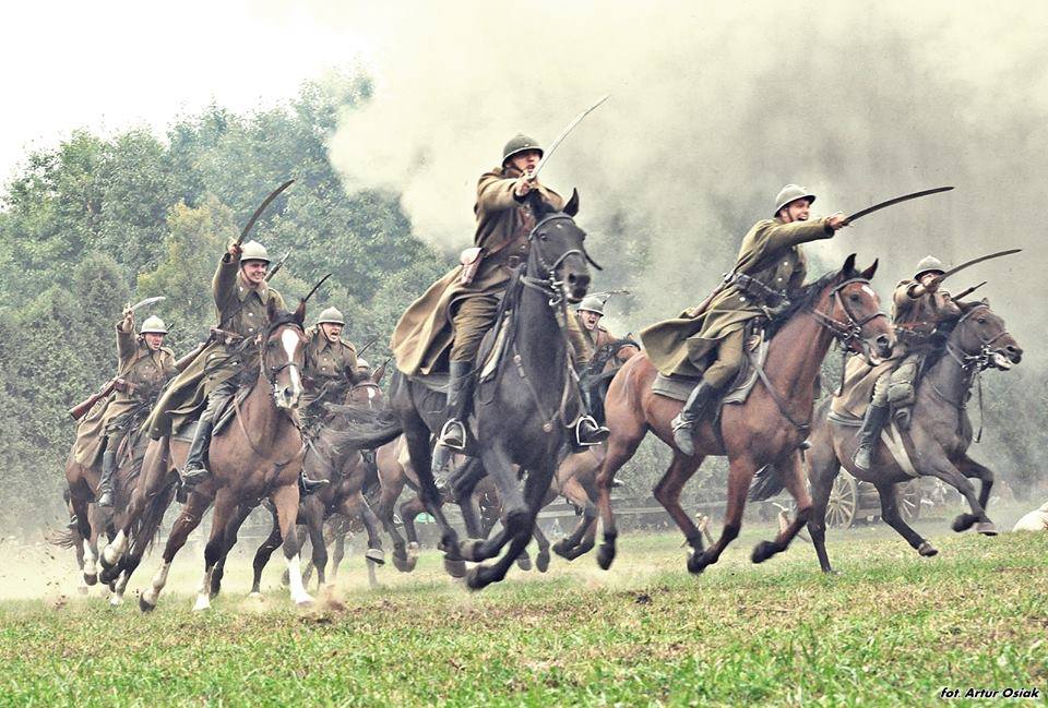 توییتر Kome 夜光雲のサリッサ 6 13 第8巻 発売 در توییتر これは 栄えある連邦陸軍の重騎兵ちゃんが進む様子 T Co S9etrst8y0