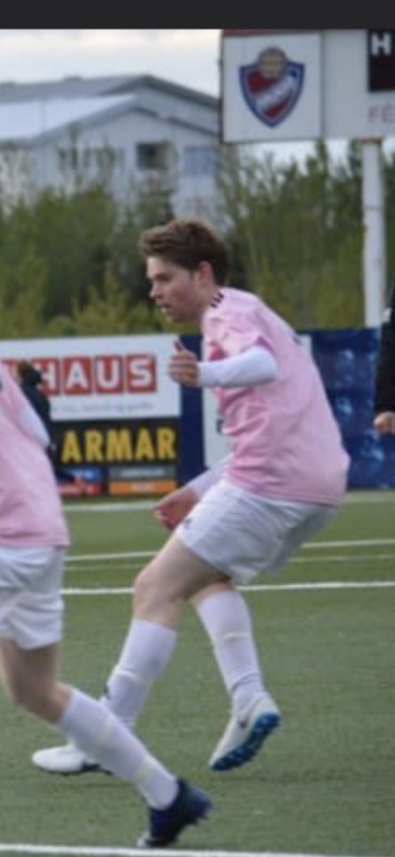 KrissiHaff's tweet photo. Það er svo gaman í fótbolta! 😎❤️⚽️ #passionleague #4deild #Mídas #fotboltinet https://t.co/VAnmhWfDx8