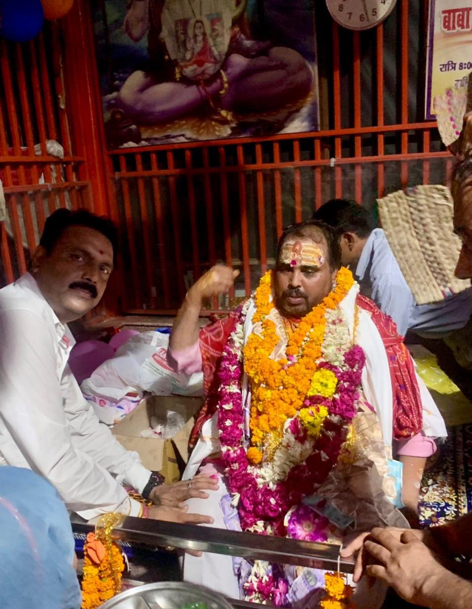 praveenshrmainc's tweet photo. #गुरू_पूर्णिमा के पावन पर्व पर पूज्य गुरुजी का  आशीर्वाद प्राप्त किया।

ॐ शिव गोरखशाय नमः https://t.co/mFoxZn5npC