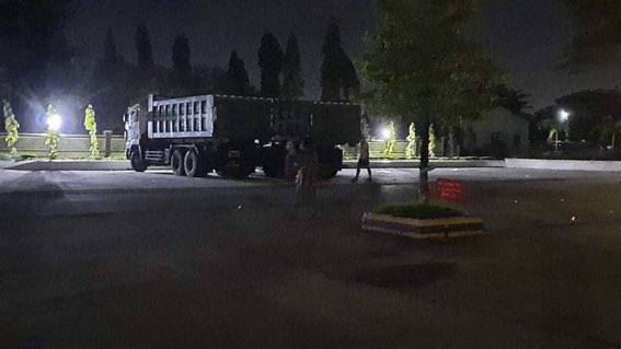 During curfew time when no one dares to go out, dum trucks carrying many corpses are seen going inside Htein Pin cemetery &amp; buried the corpses in Yangon. FREE OUR PRISONERS  #July24Coup  #ICRC_SaveMyanmarPrisoners #WhatsHappeningInMyanmar