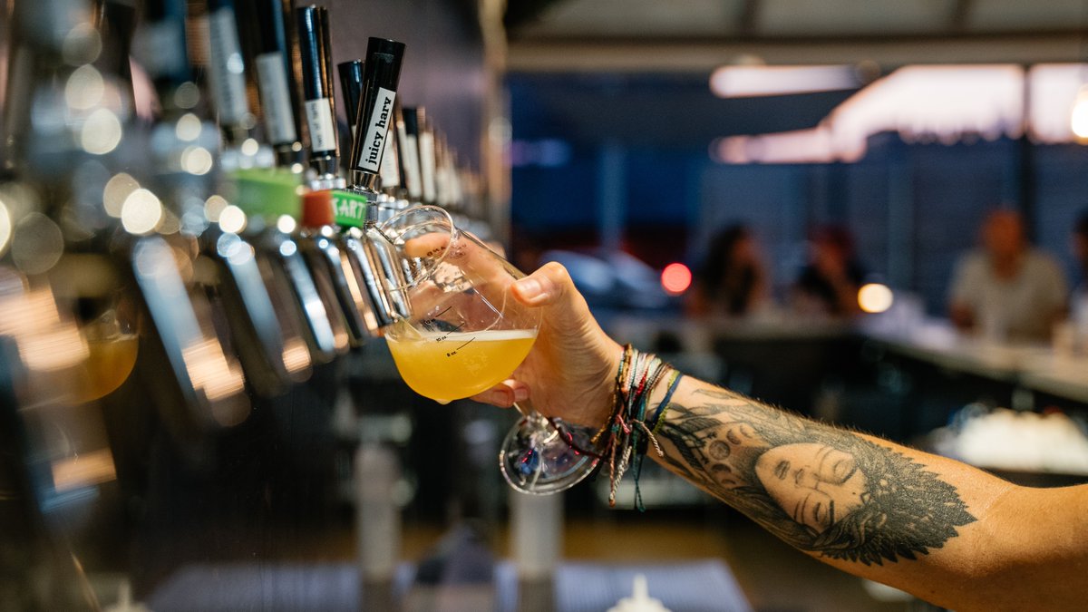 VisitIndy's tweet photo. Find your new favorite #LoveIndy brewery, distillery, or winery with the #IndyCraftPass. Drink up, check in, and get rewards. 

Sign up for free today before your next getaway to the Circle City: https://t.co/gpMZxCOxzP https://t.co/TUZUskwRRJ