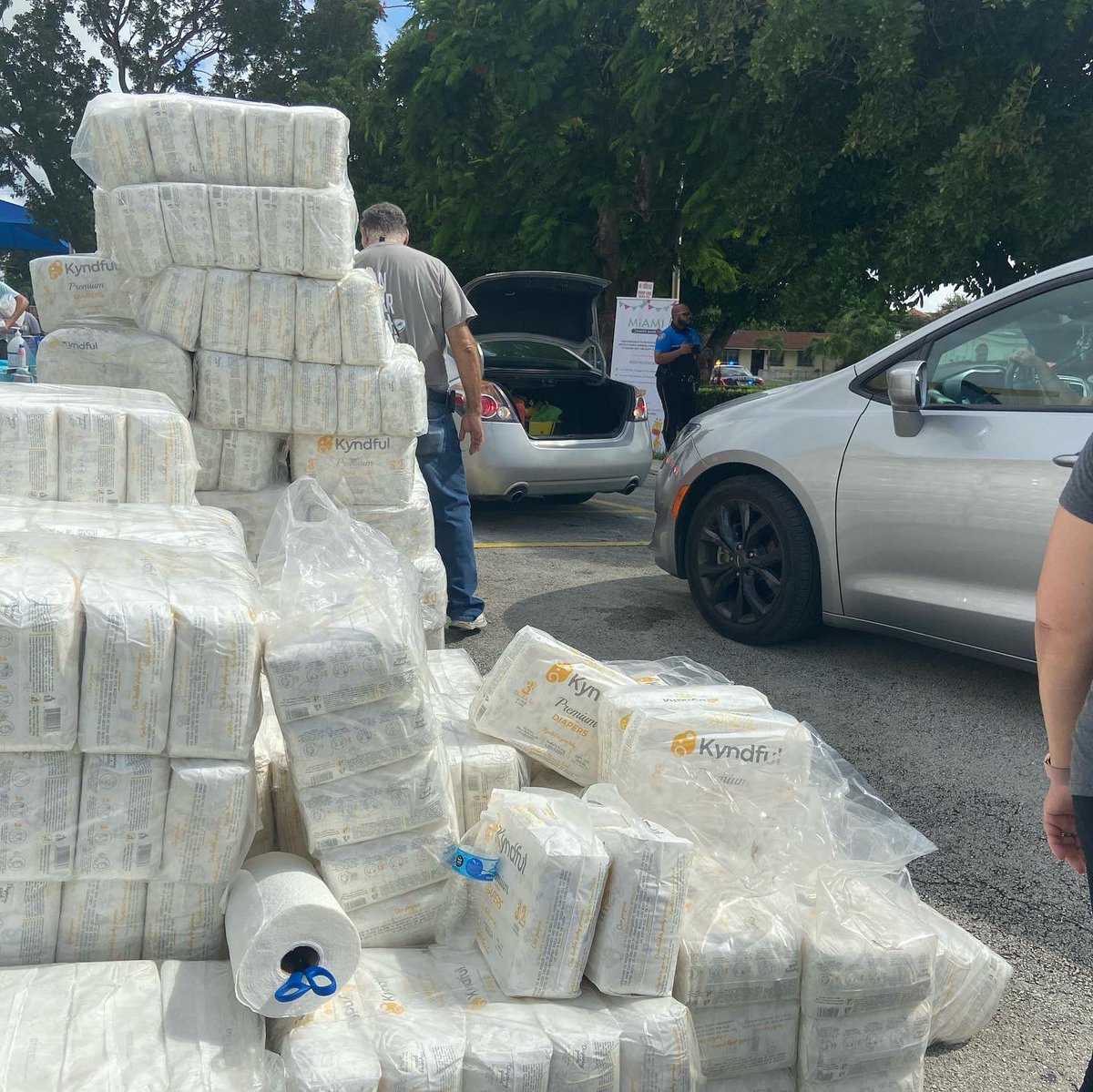 CitySweetwater's tweet image. The diaper distribution was a total success. We are glad so many families came through today!

Special thank you to the Miami Diaper Bank and all the volunteers who helped put this together! 🍼👶

#cityofsweetwater 
#diaperdistribution 
#miamidiaperbank